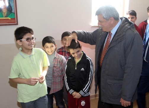 Kocaeli Kartepe'de İbrahim Karaosmanoğlu Eğitim Kurumunu Ziyaret Etti