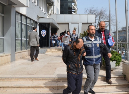 Bursa Osmangazi'de Lastikleri Çalan 6 Kişi Gözaltına Alındı