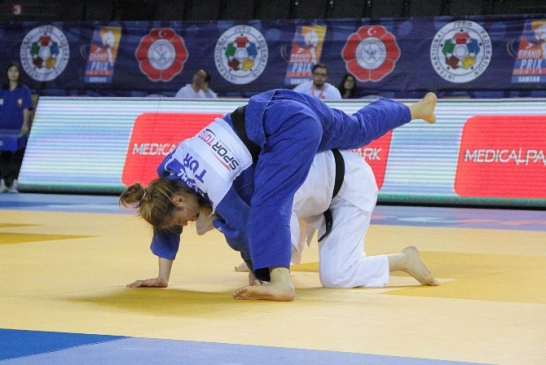 Samsun'da 68 Ülkeden 500 Sporcunun Katıldığı Judo Grand Prix Müsabakaları Başladı
