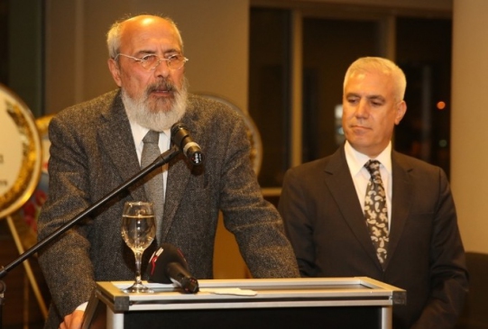 Nilüfer'de Enis Batur'un 'Labirentini Ören Şair' Sergisi Ziyarete Açıldı