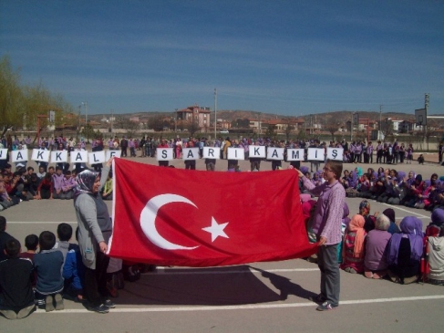 Aksaray'da Öğrencilerden Çanakkale İçin Anlamlı Kareografi