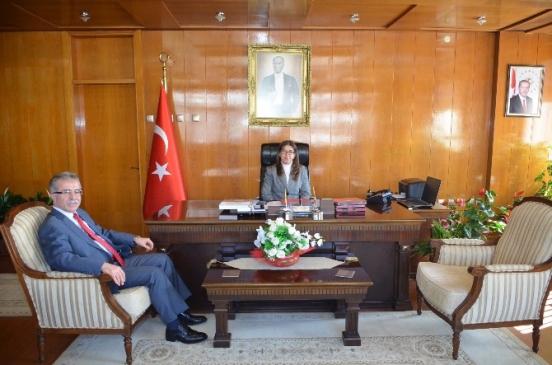 Sinop Üniversitesi Rektörü Prof. Dr. Recep Bircan, Sinop Valisi Dr. Yasemin Özata Çetinkaya'yı ziyaret etti.