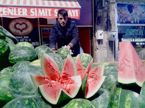 Bitlis Ahlat'ta İran Karpuzuna Yoğun İlgi Var