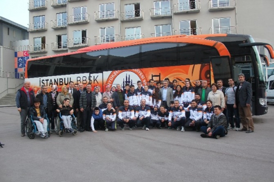 İstanbul Büyükşehir Belediyesi Yüzme Takımı, Yunanistan'daki Yarışlara Katıldı