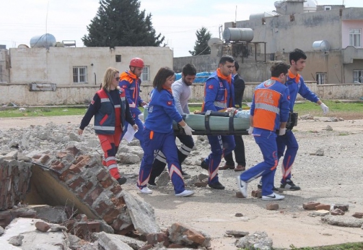 Mardin Artuklu'da Gerçekleştirilen Deprem Tatbikatında UMKE Ekibi Yaralıları Kurtardı