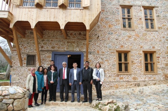 Alanya'da İçkale'de Restore Edilen Kültür Evleri ve Mecdüddin Sarnıcı İle İlgili İncelemeler Yapıldı