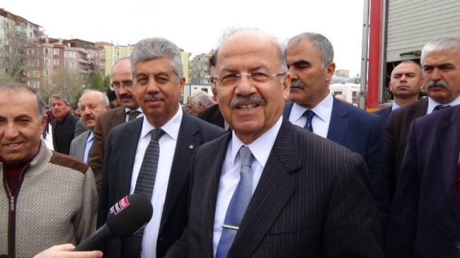 Kırıkkale Merkez'de Cuma Çıkışında 2 Bin Çam Fidanı Dağıtıldı