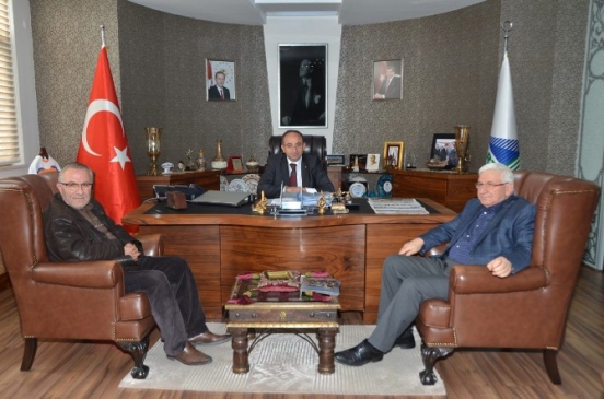 Kartepe'de Hüseyin Üzülmez'i Eski Milletvekili İbrahim Artvinli Ziyaret Etti