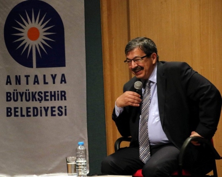 Antalya'da Hayati İnanç, Divan Edebiyatı Üzerine Konuştu