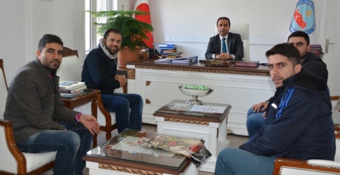 Bitlis Tatvan'da Atama Bekleyen Öğretmenlerden Kaymakama Ziyaret