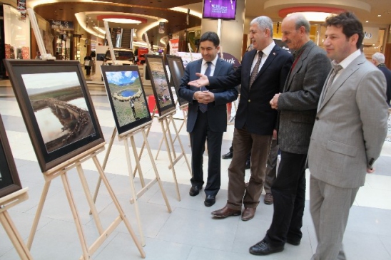 Malatya Park AVM'de Adem Sönmez'in "Doğu'da Zaman" Sergisi Ziyarete Açıldı