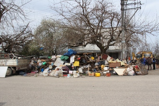 Ordu Altınordu'da Çöp Evden 27 Kamyon Çöp Çıktı