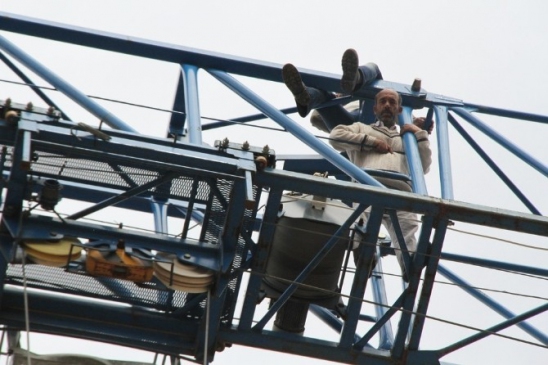 Akhisar'da Stadyum İnşaatında İntihar Girişimi Gerçekleşti
