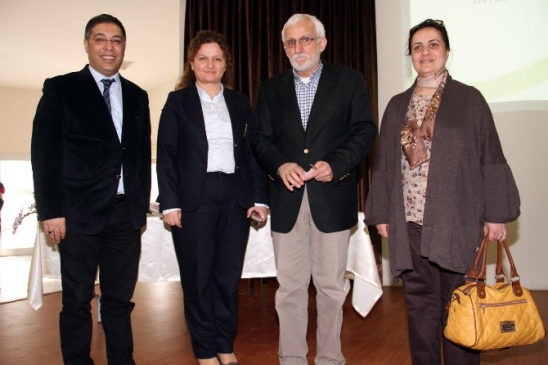 Esenyurt'ta Yunus Arıkan, Gençlerle 'Yaşam Tuhaf Bir Oyun' Konferansında Buluştu