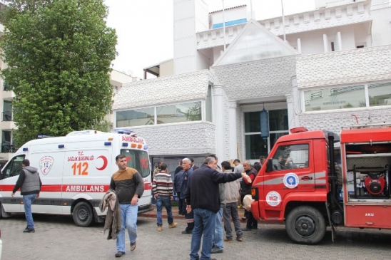 Antalya Kemer'de Otelde Bakım Yapılan Asansör Düşmesi Sonucu 1 Kişi Yaralandı