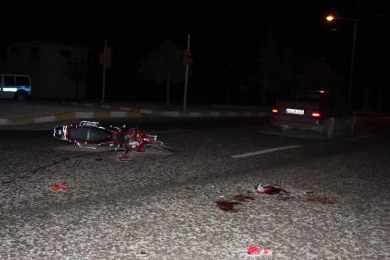 Karaman'da Otomobil ve Motosikletin Çarpışması Sonucu 1 Kişi Yaralandı