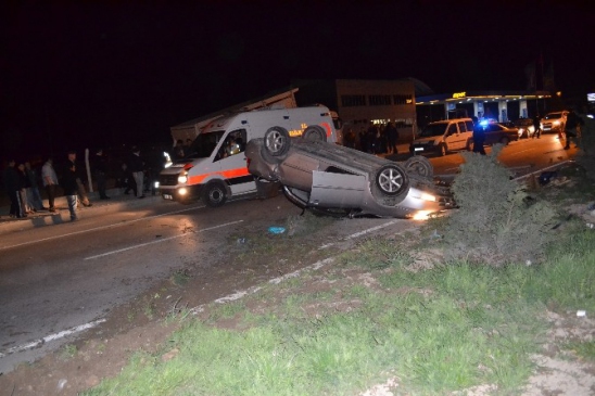 Kahramanmaraş Elbistan'da Takla Atan Otomobilde İki Kişi Yaralandı