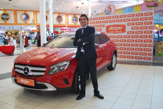 Deepo Outlet Center'da Mercedes GLA'nın Talihlisi Ozan Emre Torun Araç Anahtarını Aldı