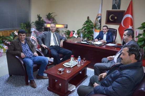 Kula'da Ziraat Bankası Müdürü Musa Tufan, Yeni Süt Birliği Başkanı Uysal'ı Ziyaret Etti