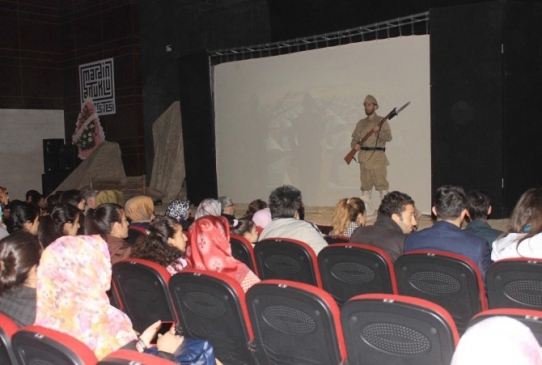 Mardin Artuklu Üniversitesi'nde 'Destan 1915' Tiyatro Oyunu Sahnelendi