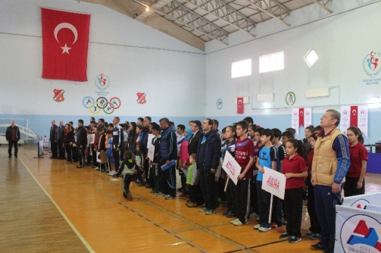 Ağrı'da Yıldızlar Kız-Erkek Masa Tenisi Grup Müsabakaları Gerçekleştiriliyor