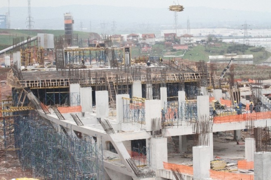 Kocaeli İzmit'te İnşaatı Süren Stadyumda Kısa Süreli İş Bırakma Eylemi Yapıldı