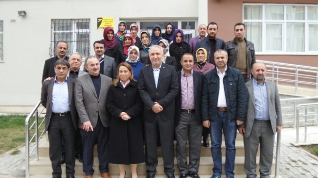 Malatya'da AK Parti Genel Başkan Yardımcısı Öznur Çalık, İlim Yayma Cemiyeti'ni Ziyaret Etti.