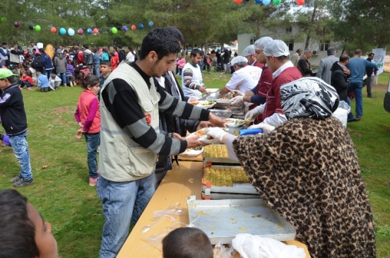 Viranşehir'de İHH'nın Düzenlediği Yetimlerle Buluşma Programında Eğlenceli Anlar Yaşandı