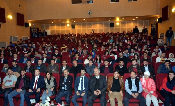 Adıyaman'da Gençlik Meclisi'nin Düzenlediği Konserle Gençler Coştu