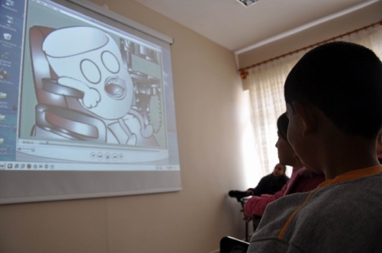 Gemerek İlçesinde İlköğretim Çağındaki Çocuklara Diş Taraması Yapılıyor