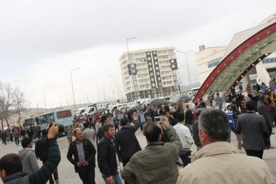 Siirt'te DBP Yürüyüşünde 1 Emniyet Amiri ile 6 Polis Yaralandı