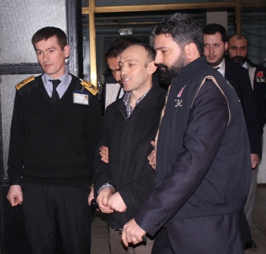 Romanya'da Yakalanan İki Eski Polis İstanbul'da Sağlık Kontrolünden Geçti