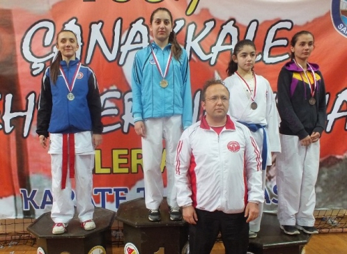 Kocaeli Büyükşehir'den Karateciler Sakarya'da Şampiyonluk Elde Etti