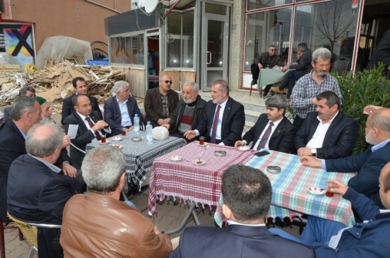 Kartepe Acısu'da Cami Çıkışında Vatandaşlarla Bir Araya Gelen Başkan Üzülmez, Hizmetleri Hakkında Bilgi Verdi