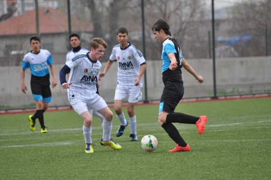 Kayseri'de İncesu Belediyespor, Tomarza Belediyespor'u 2-1 Yenerek 3 Puan Aldı