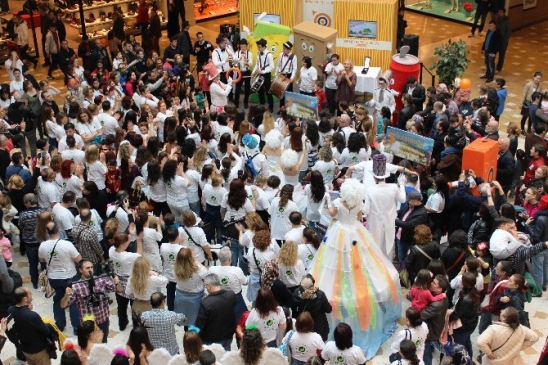 İzmir Optimum Outlet, Üçüncü Yaşını Kutladı: Eğlenceli Etkinlikler Düzenlendi