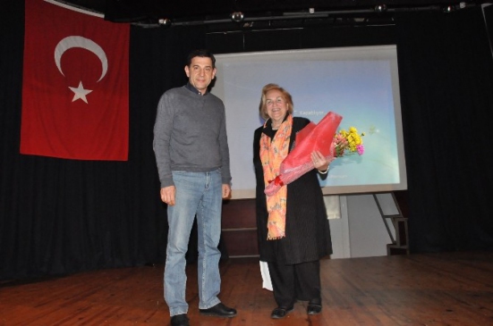 Nazilli'de Esin Çelebi Bayru, Hz. Mevlana, Mevlevilik ve Sema konularını aktardı.