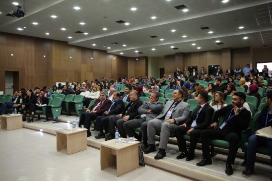 Çankırı Karatekin Üniversitesi'nde Solo Türk F-16 Ekibi Gösteri Düzenledi