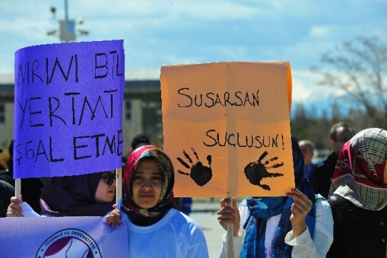 Van'da Toplu Taşıma Araçlarında Tacize Son Yürüyüşü Gerçekleşti