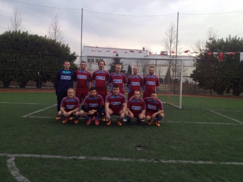 İzmit'te Belediye Çalışanları Arasında Futbol Turnuvası Start Aldı