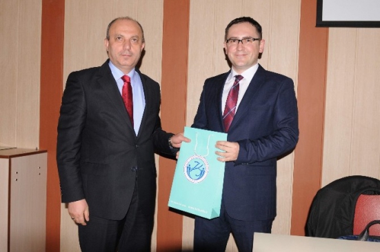 Kilis'te İktisat ve İşletme Bilimi Topluluğu "Kurum Sınavları" Konferansı Düzenledi