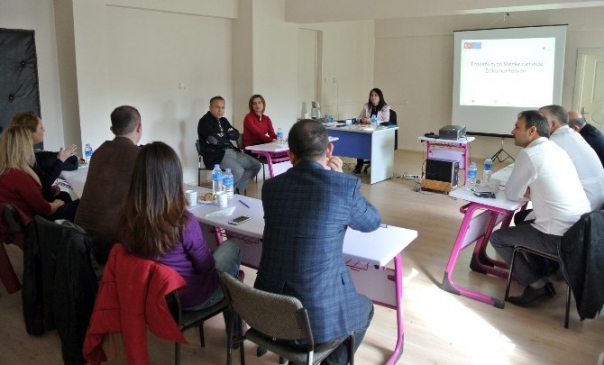 Kırıkkale'de Sağlık Çalışanlarına Yönelik Kan Bağışı Eğitimi Gerçekleştirildi