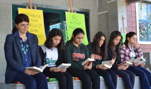 Adana'da Sabancı Mesleki ve Teknik Anadolu Lisesi'nde Kitap Okuma Etkinliği Düzenlendi