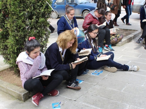 Ordu'da Sokakta Kitap Okuma Etkinliği Gerçekleştirildi