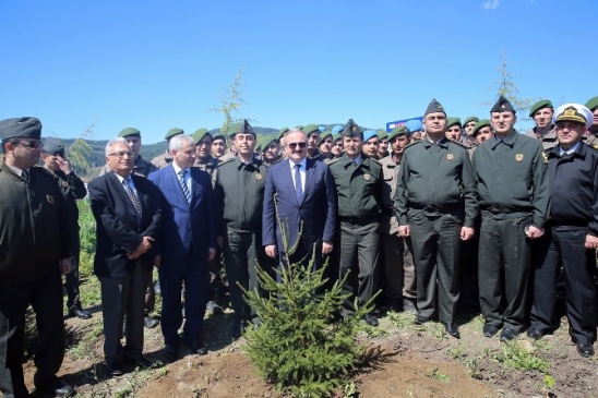 Bursa'da Vatani Görevini Yapan Askerler Terhis Öncesi Fidan Dikecek