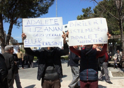 Denizli'de Gıyabi Cenaze Namazı Kılanlar Savcı Kiraz'ı Andı