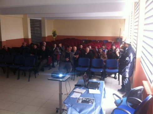 Çıldır İlçe Emniyet Amirliği, Şoförlere Güvenli Taşıma Eğitimi Verdi