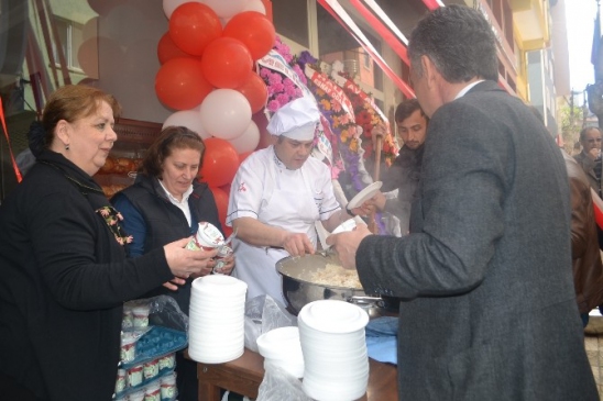 Bilecik'te Genç İş Kadını Gülay Açıkgöz, Yeni Bir Çiğ Köfteci Dükkanı Açtı