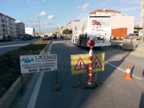 Bursa İzmir kara yolunda 16 kilometrelik alanda aydınlatma çalışmaları sürüyor.