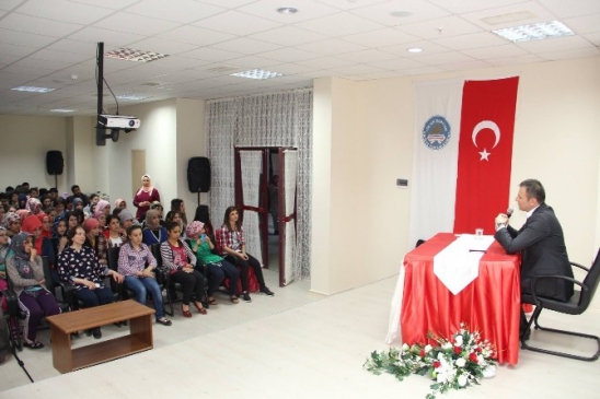 Oltu'da Kaymakam Zengin, Öğrencilerle Kariyer Günleri Etkinliğinde Bir Araya Geldi